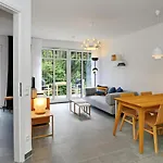 Linden-palais 21 *